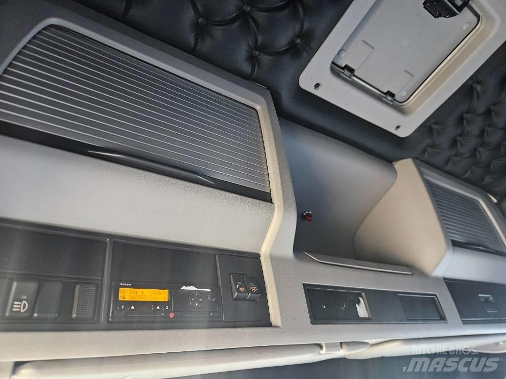 Volvo FM11 Sunkvežimiai su dengtu kėbulu