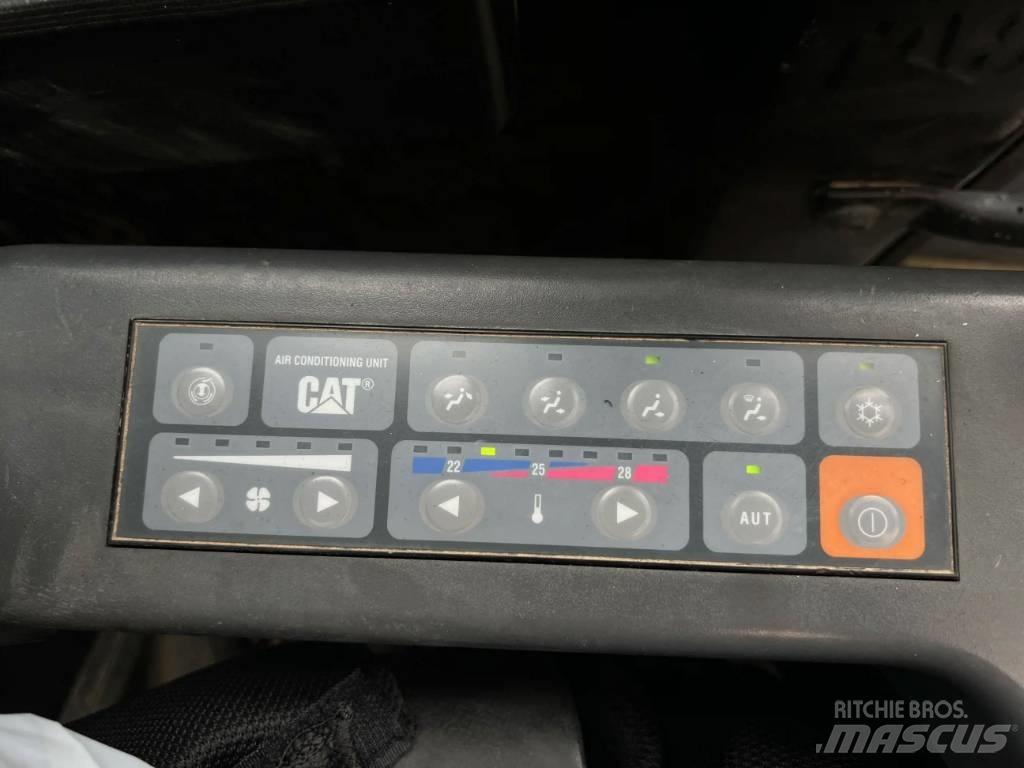 CAT 321D LCR Vikšriniai ekskavatoriai