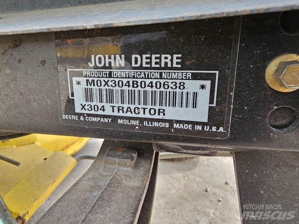 John Deere X 304 Sodo traktoriukai-vejapjovės