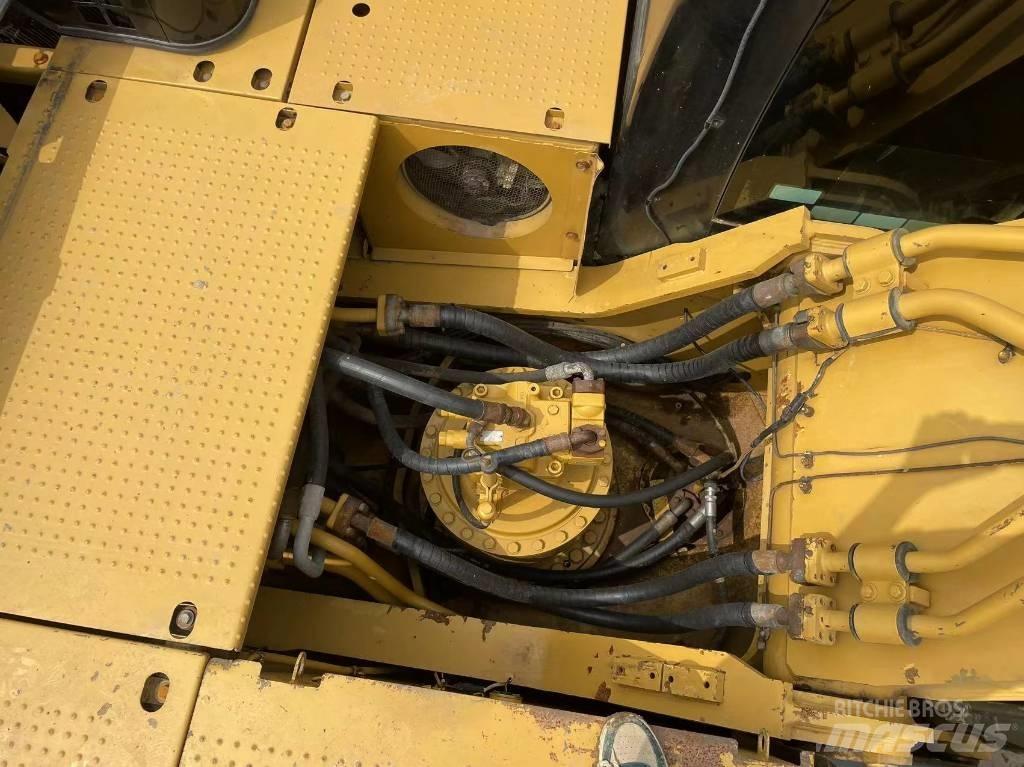 CAT 330 D Vikšriniai ekskavatoriai