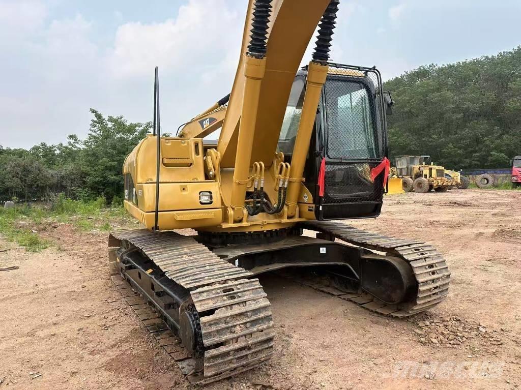 CAT 325 CL Vikšriniai ekskavatoriai