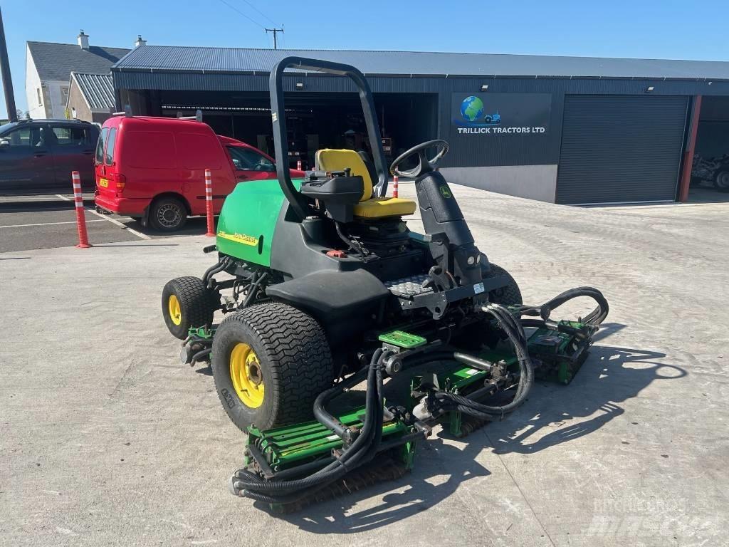 John Deere 3235C Savaeigės žoliapjovės
