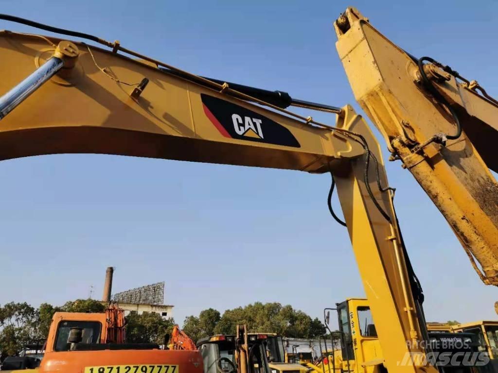 CAT 330 D Vikšriniai ekskavatoriai