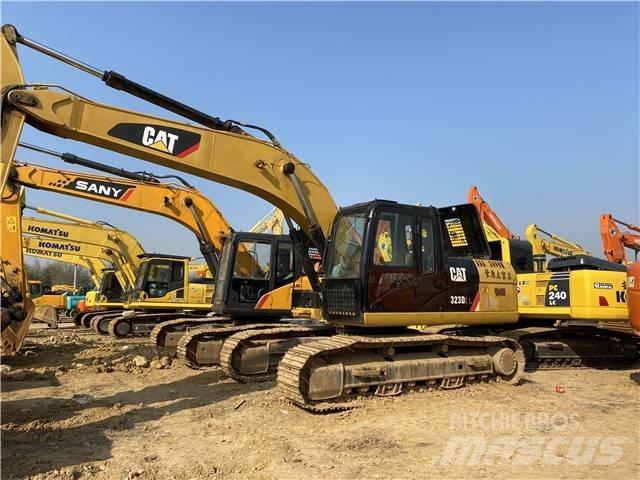 CAT 323D Vikšriniai ekskavatoriai