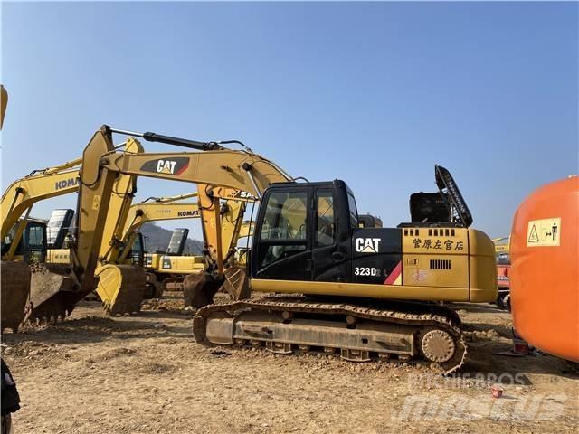 CAT 323D Vikšriniai ekskavatoriai