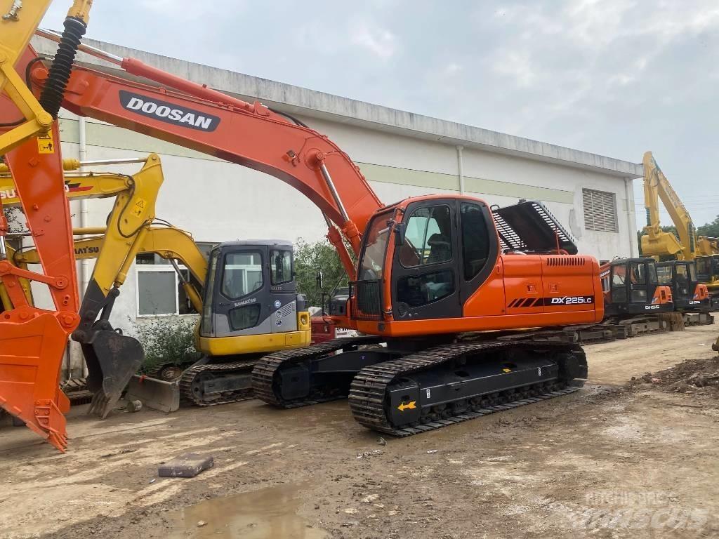 Doosan DX225LC Vikšriniai ekskavatoriai