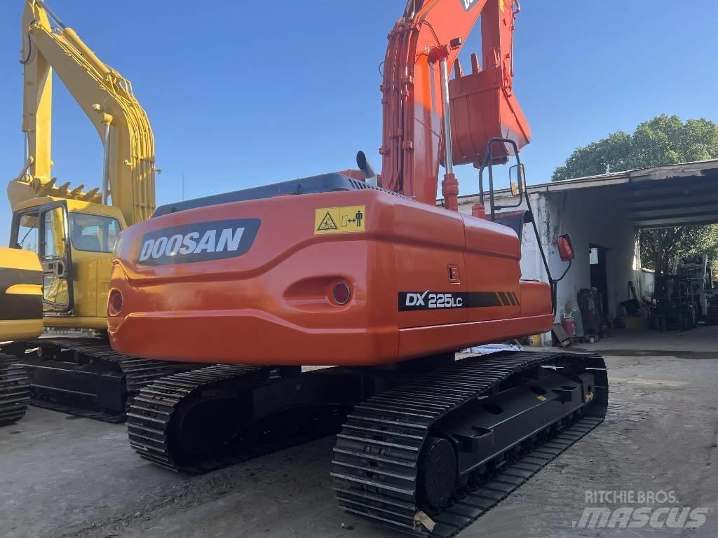 Doosan DX225LC Vikšriniai ekskavatoriai