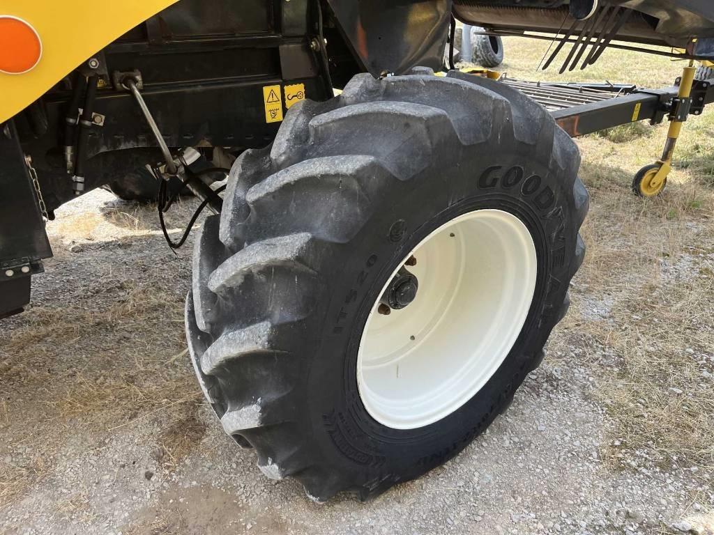 New Holland CSX 7080 Derliaus nuėmimo kombainai