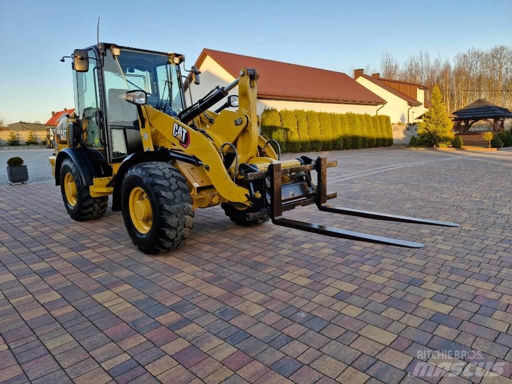 CAT 906 M Naudoti ratiniai krautuvai