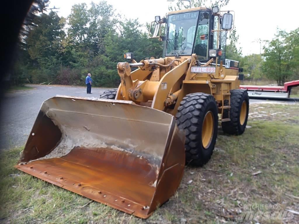 CAT 928F Naudoti ratiniai krautuvai