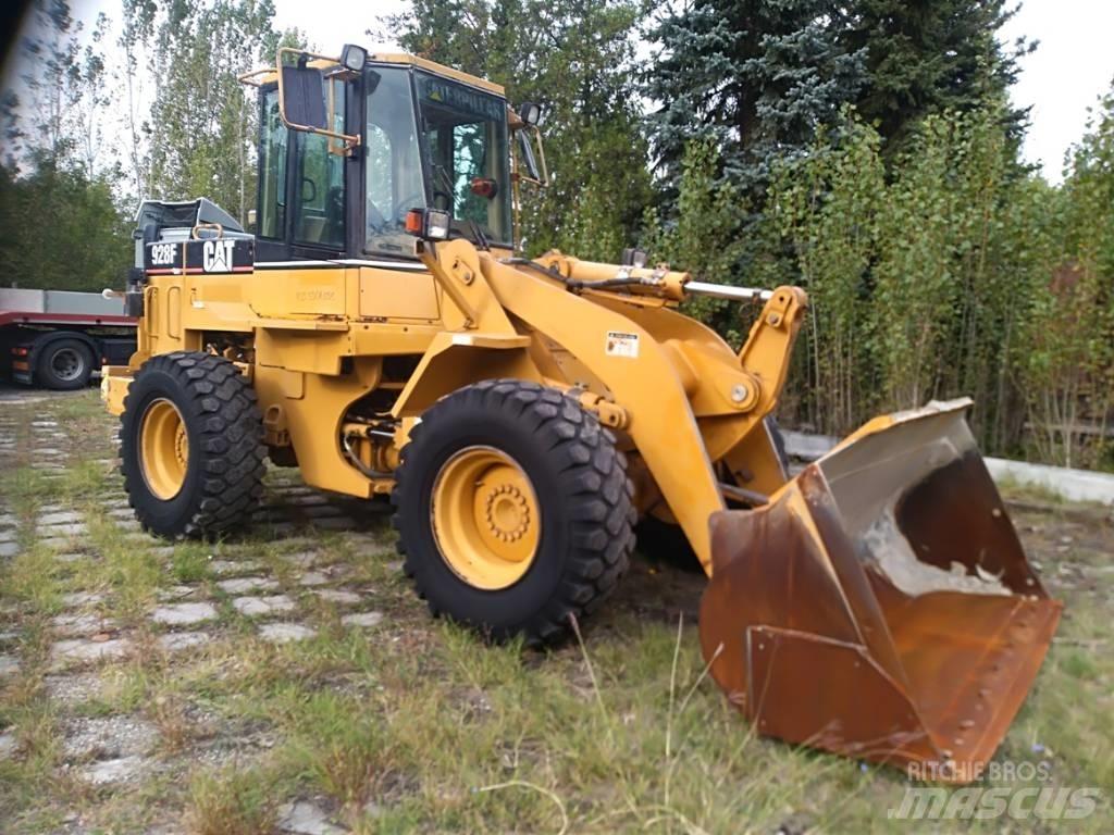CAT 928F Naudoti ratiniai krautuvai