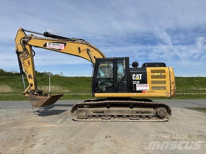 CAT 323FL Vikšriniai ekskavatoriai