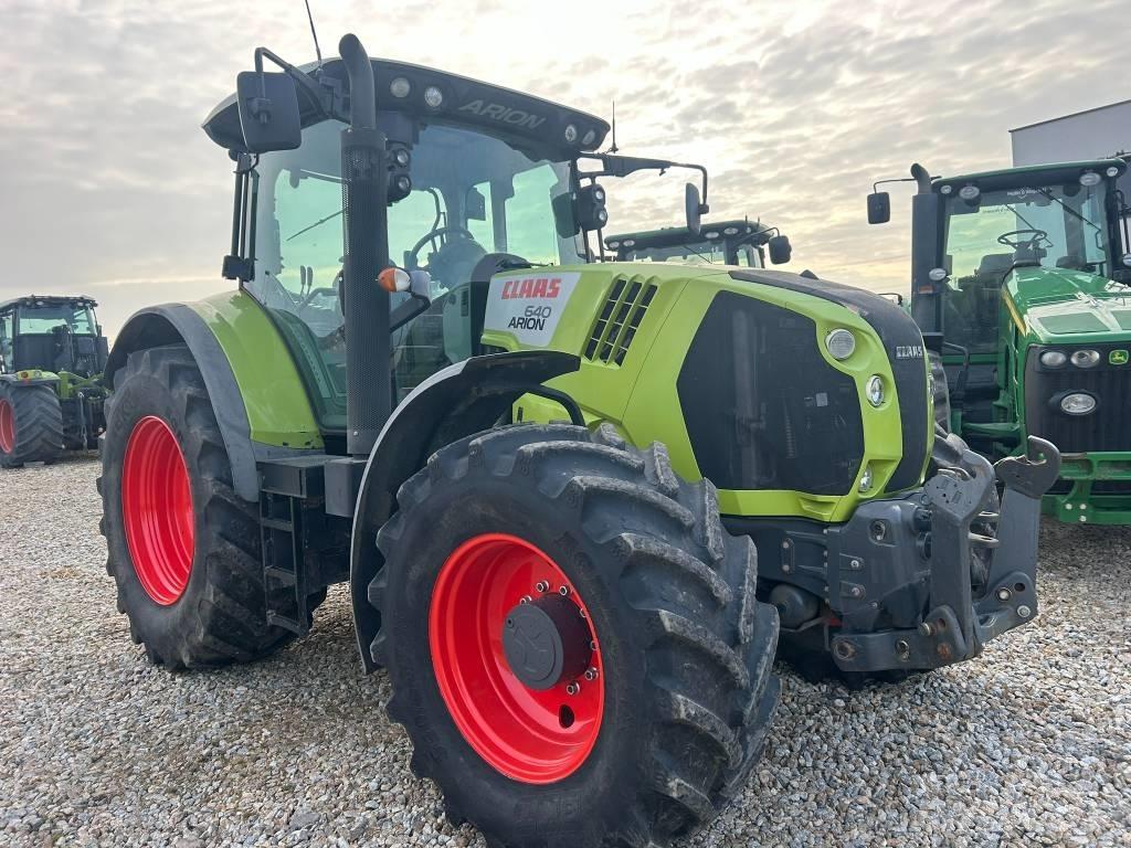 CLAAS Arion 640 Traktoriai