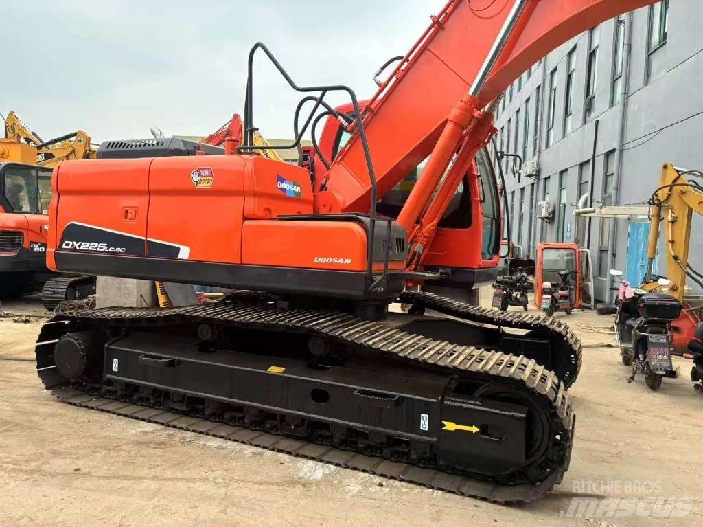 Doosan DX 225 LC Vikšriniai ekskavatoriai