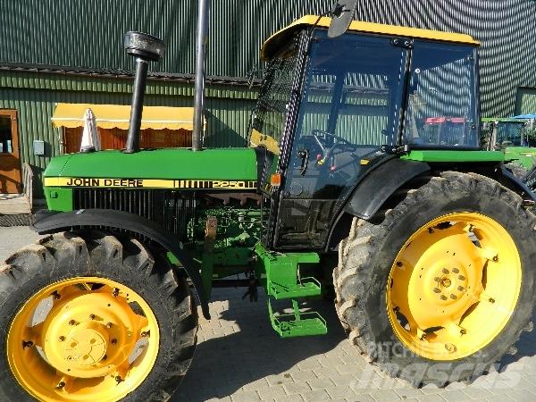 John Deere 2250 Traktoriai