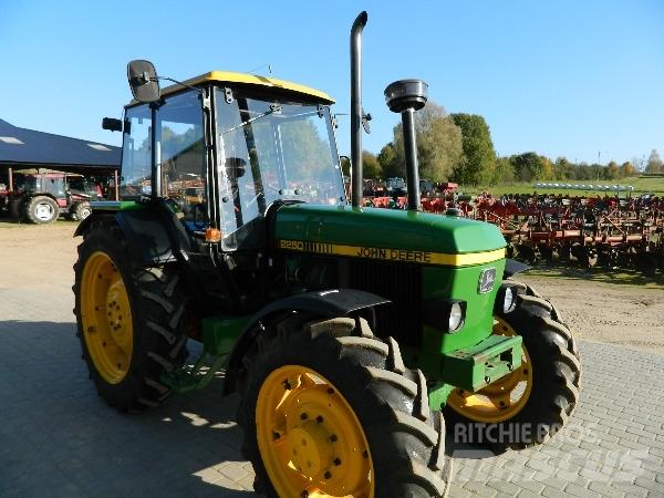 John Deere 2250 Traktoriai