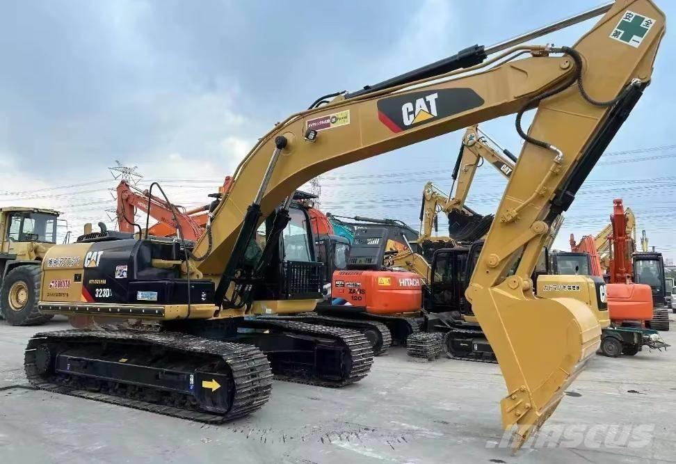 CAT 323 D Vikšriniai ekskavatoriai