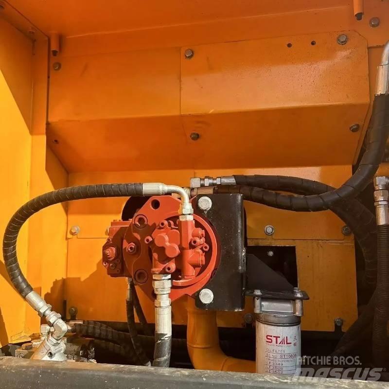 Hyundai R225 Vikšriniai ekskavatoriai