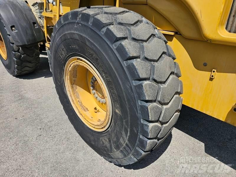 CAT 930 G Naudoti ratiniai krautuvai