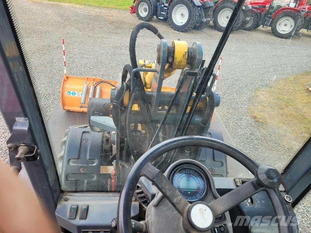 Gehl 340 Daugiafunkciniai pakrovėjai