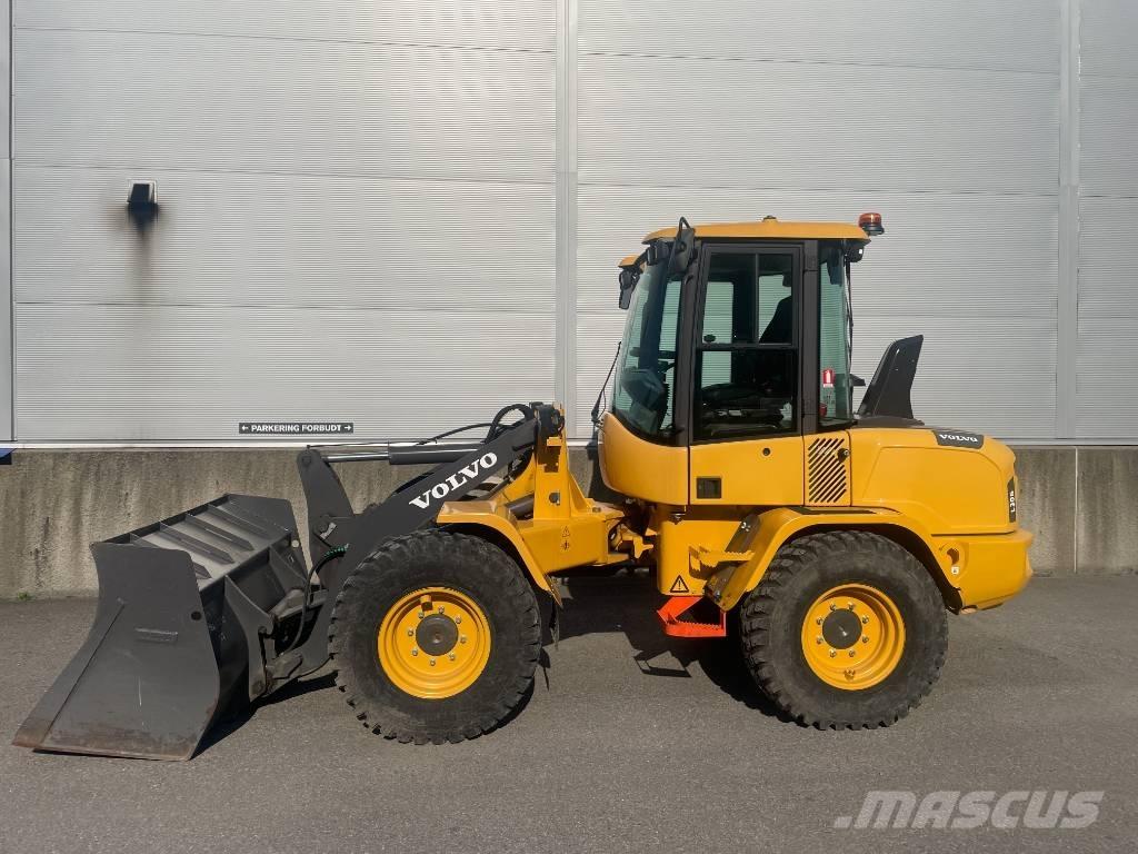 Volvo L30GS Naudoti ratiniai krautuvai