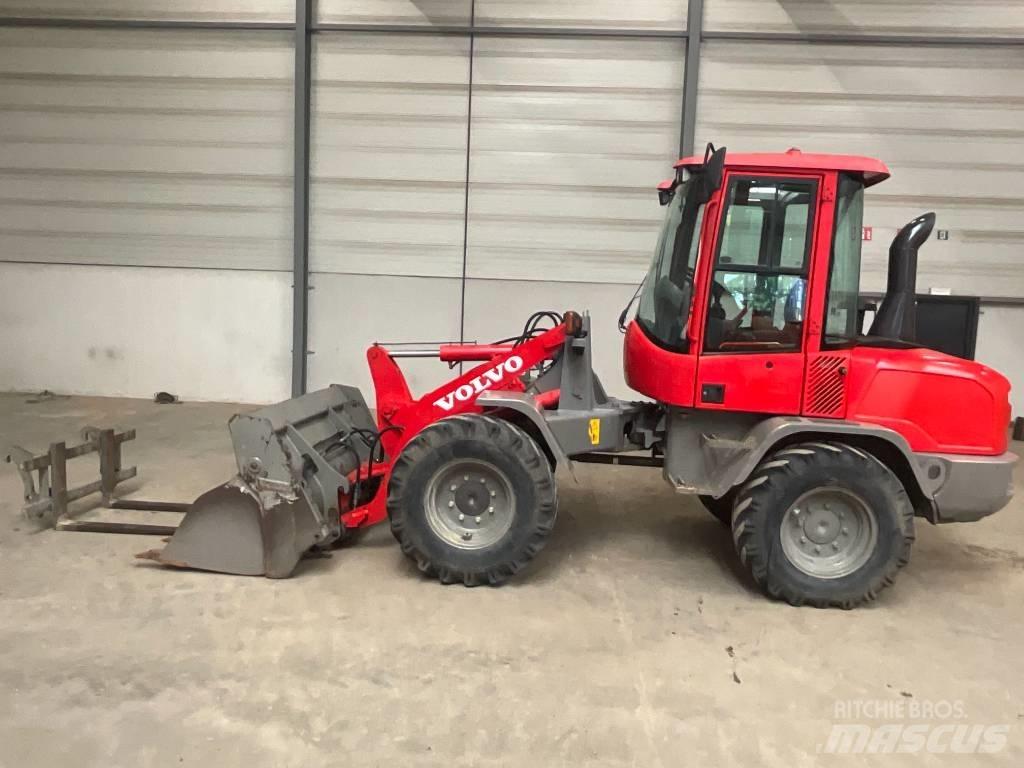 Volvo L 30 G Naudoti ratiniai krautuvai