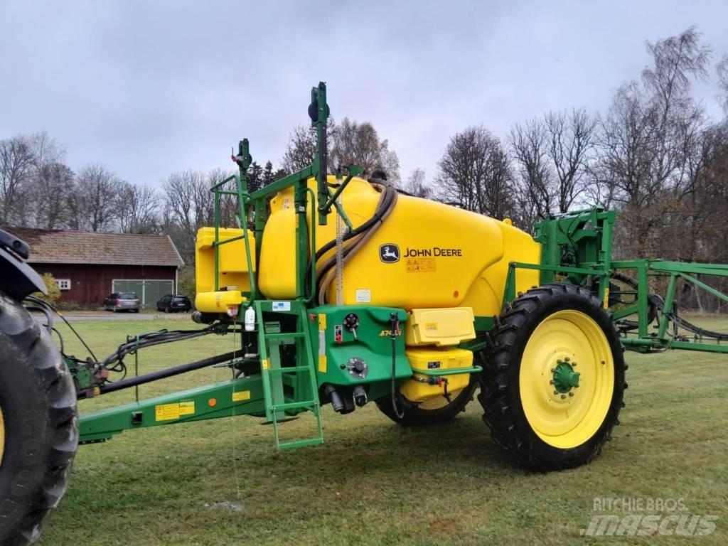 John Deere M 740 i Prikabinami purkštuvai