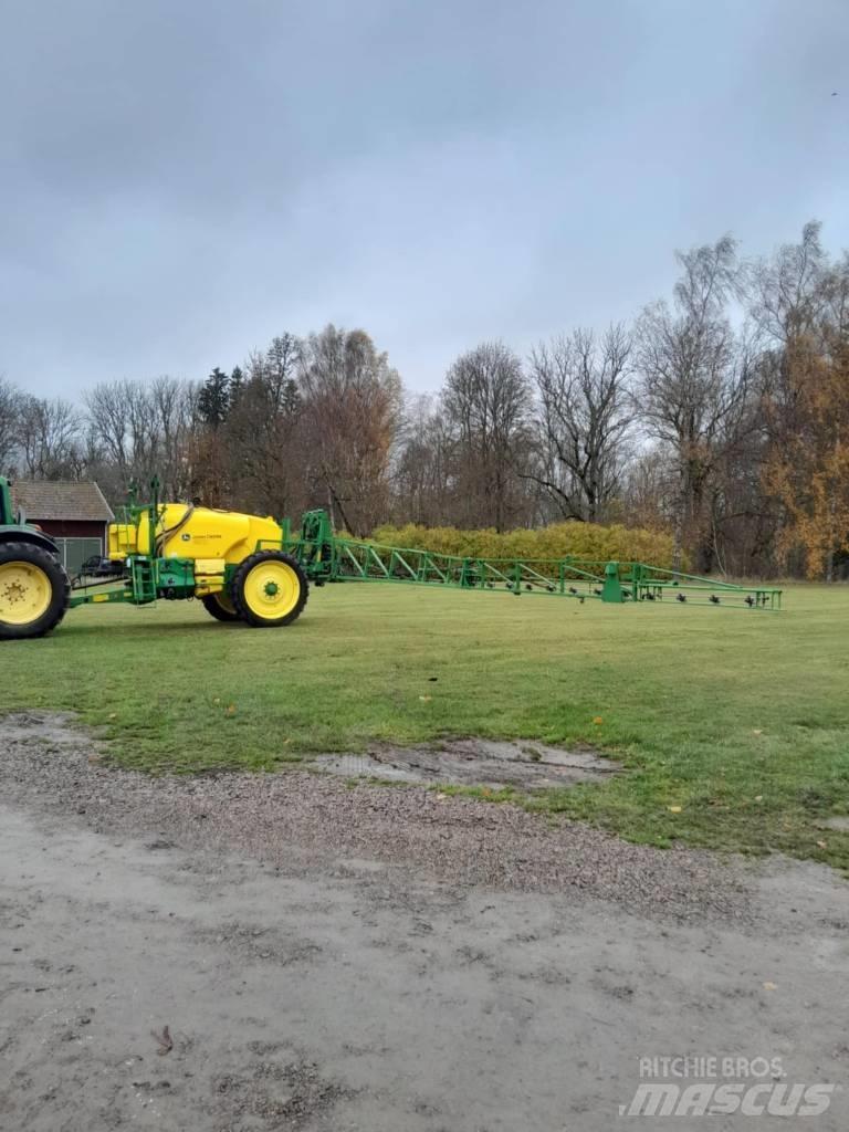 John Deere M 740 i Prikabinami purkštuvai