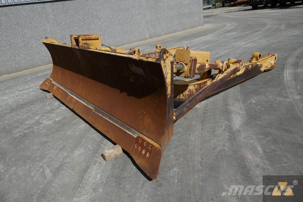 CAT D8T Blade Peiliai