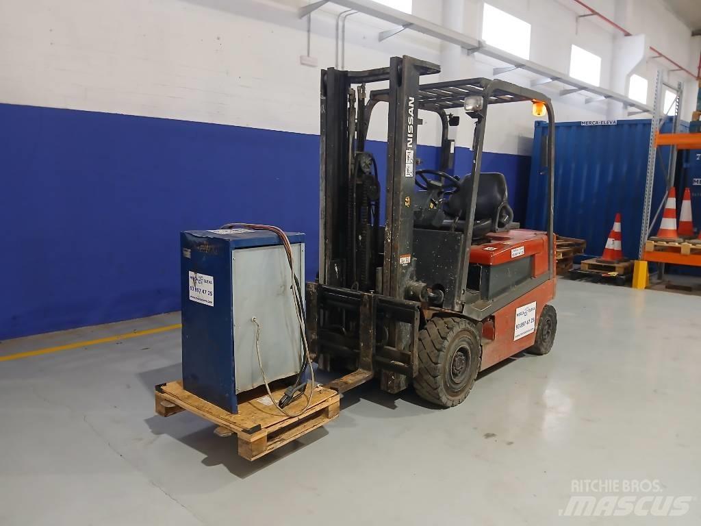 Nissan Q02 L 20 CU Elektriniai šakiniai krautuvai