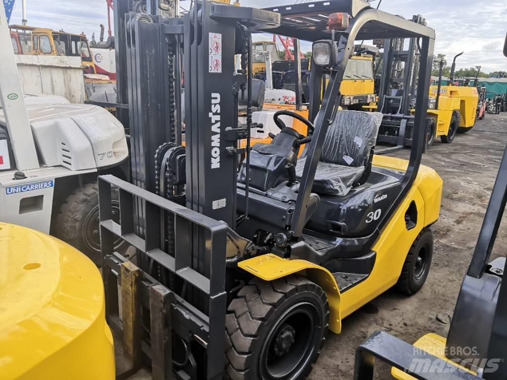 Komatsu 3 Dyzeliniai krautuvai