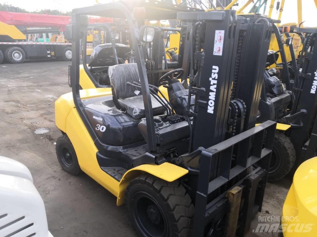 Komatsu 3 Dyzeliniai krautuvai