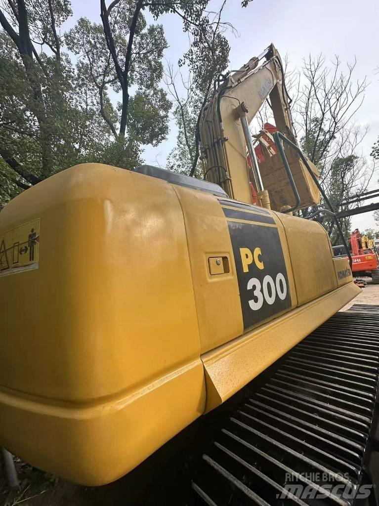 Komatsu PC 300 Vikšriniai ekskavatoriai