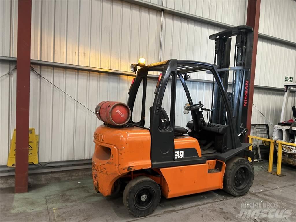 Nissan UGDO2A30PQ LPG (dujiniai) krautuvai