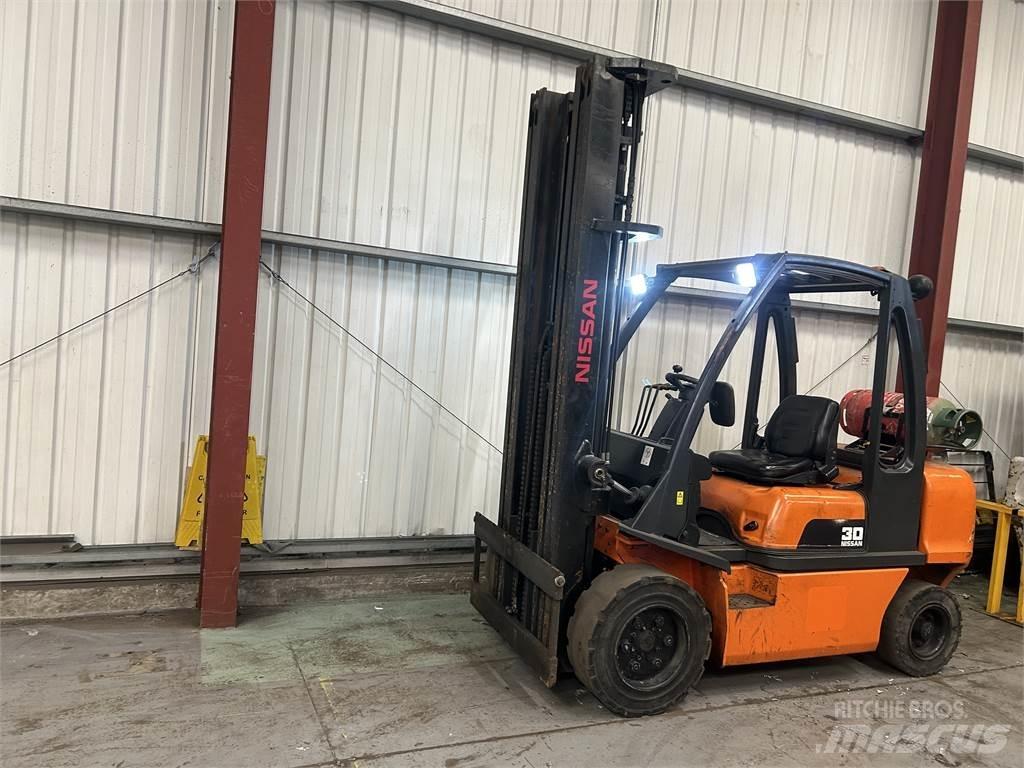 Nissan UGDO2A30PQ LPG (dujiniai) krautuvai