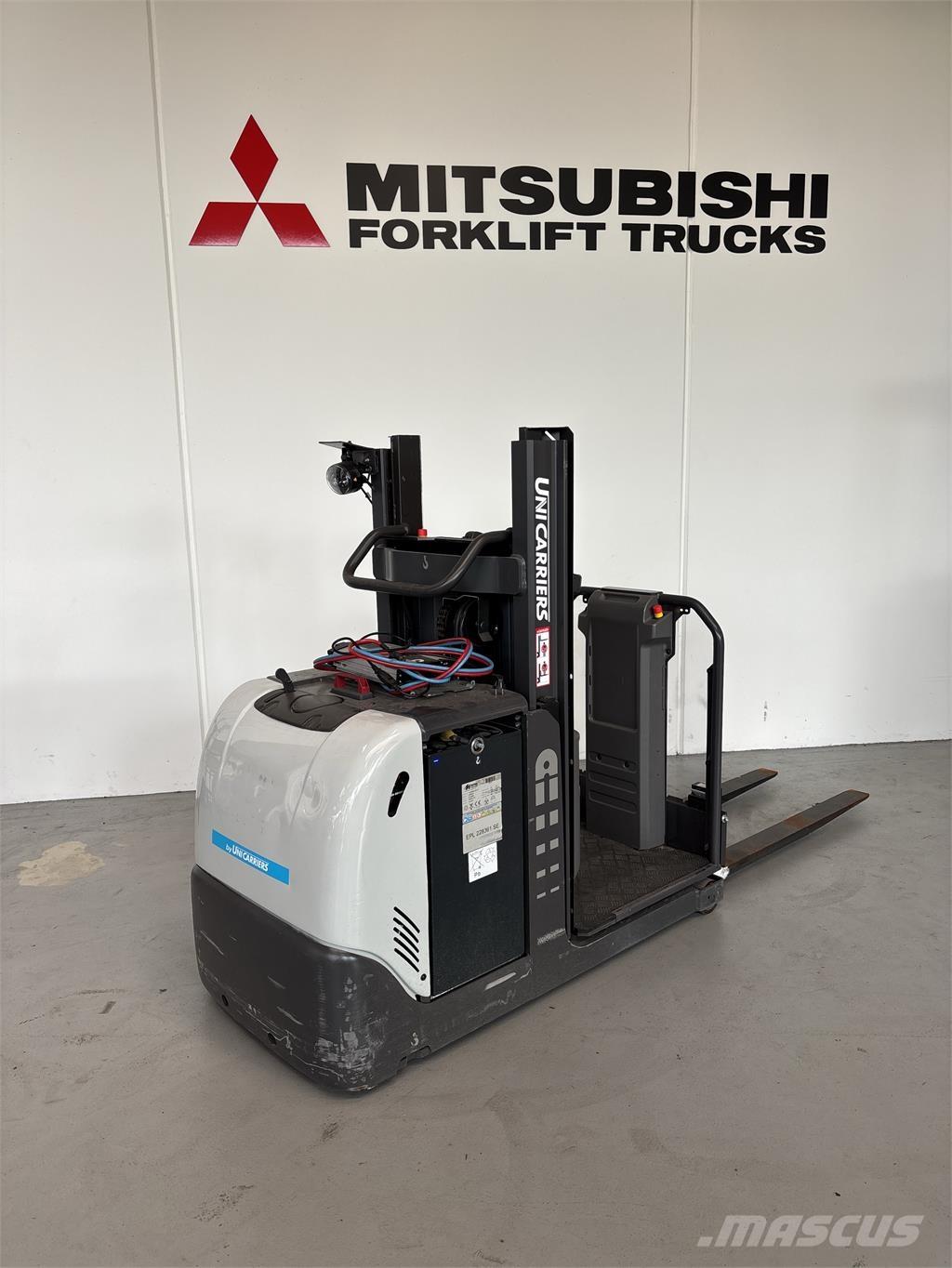 UniCarriers EPL100 Mažų aukščių užsakytų prekių krautuvai