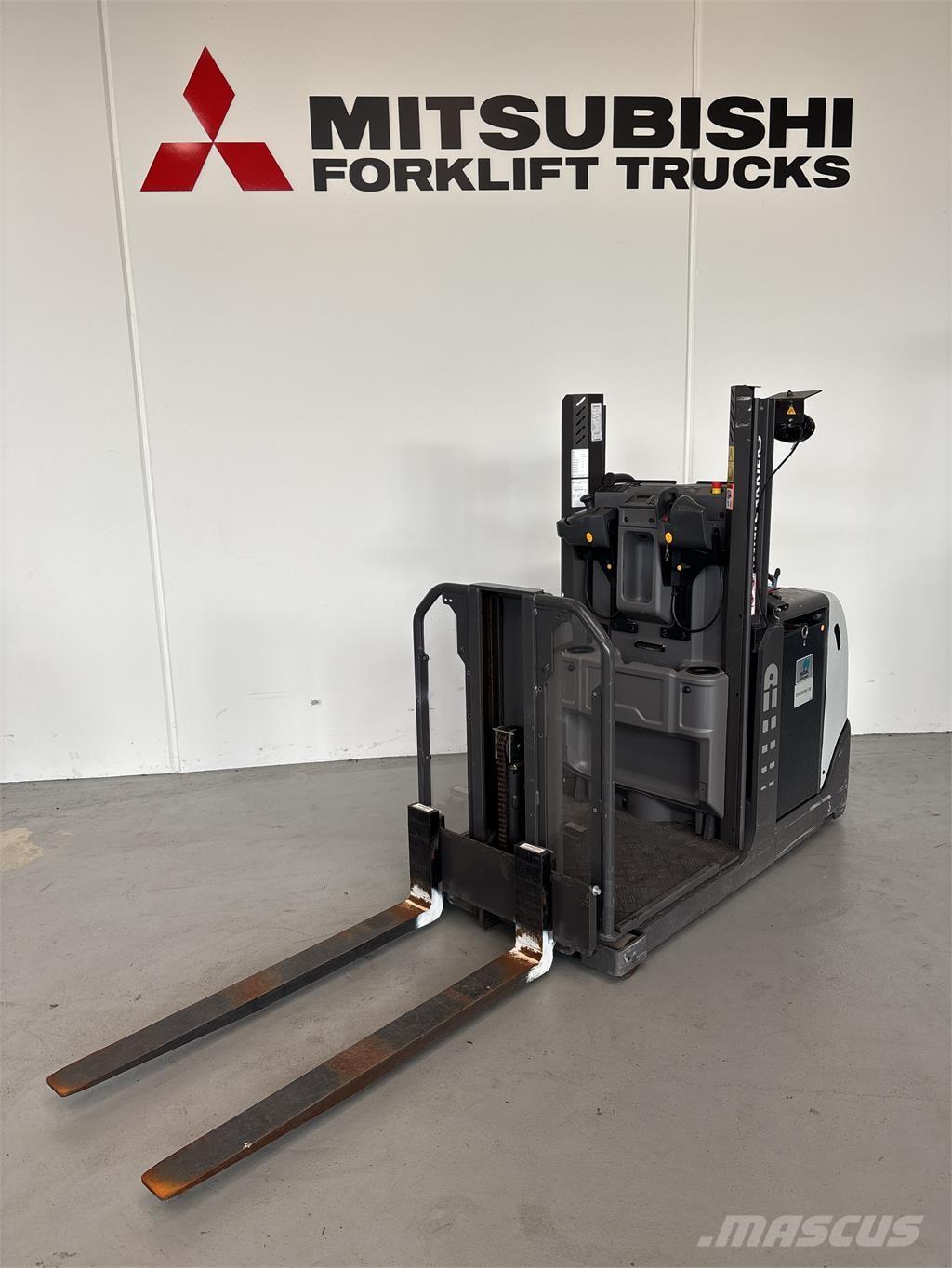 UniCarriers EPL100 Mažų aukščių užsakytų prekių krautuvai