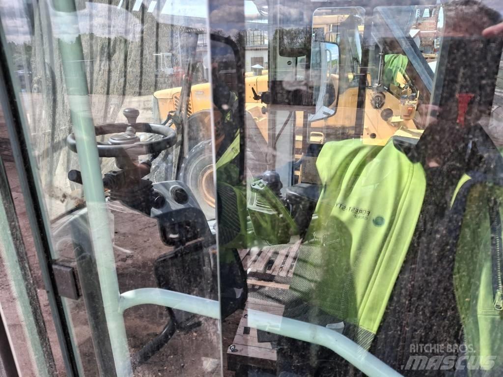 Liebherr L 580 LG Naudoti ratiniai krautuvai