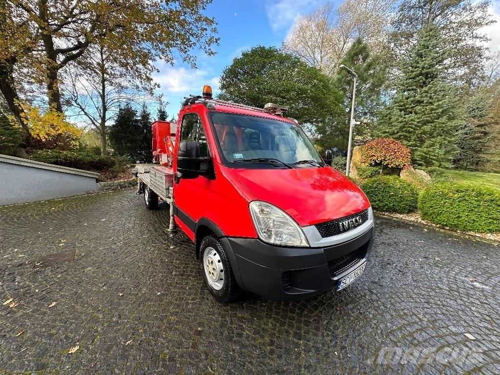 Iveco Daily 2.3 Ant vilkikų montuojamos kėlimo platformos