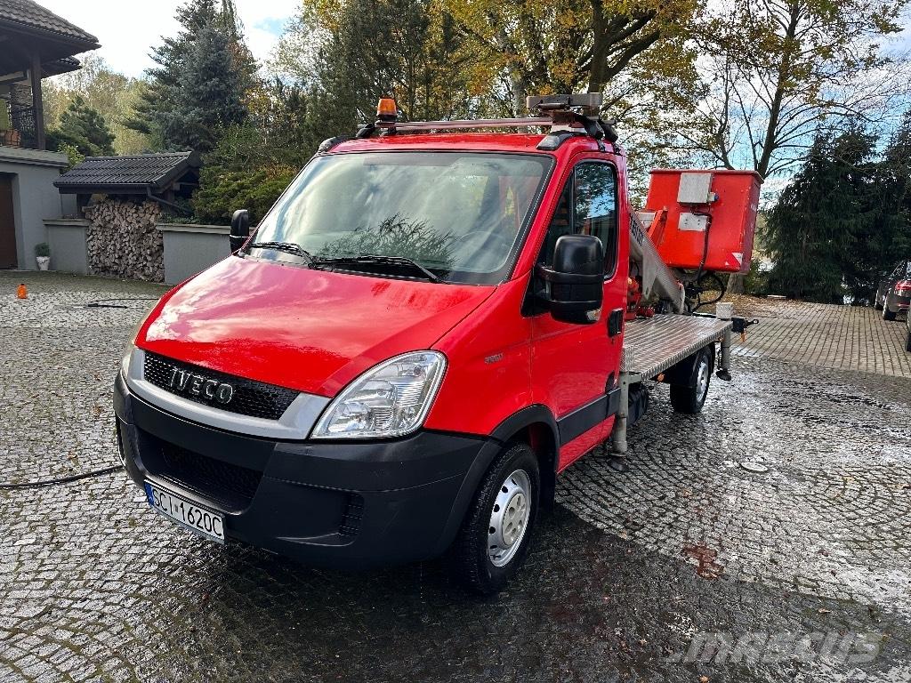 Iveco Daily 2.3 Ant vilkikų montuojamos kėlimo platformos