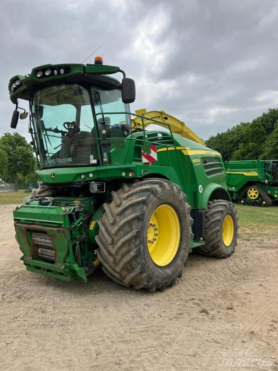 John Deere 8500 Pašarų ruošimo technika
