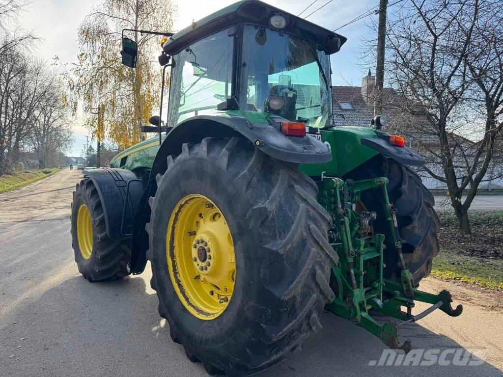 John Deere 8330 Traktoriai