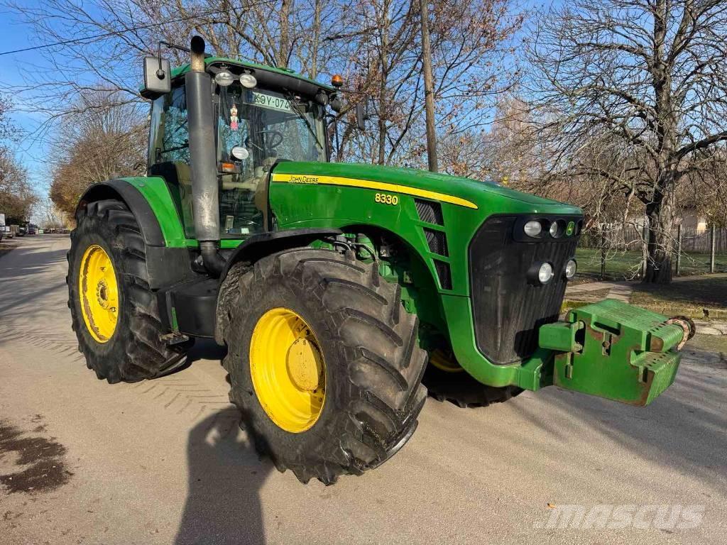 John Deere 8330 Traktoriai