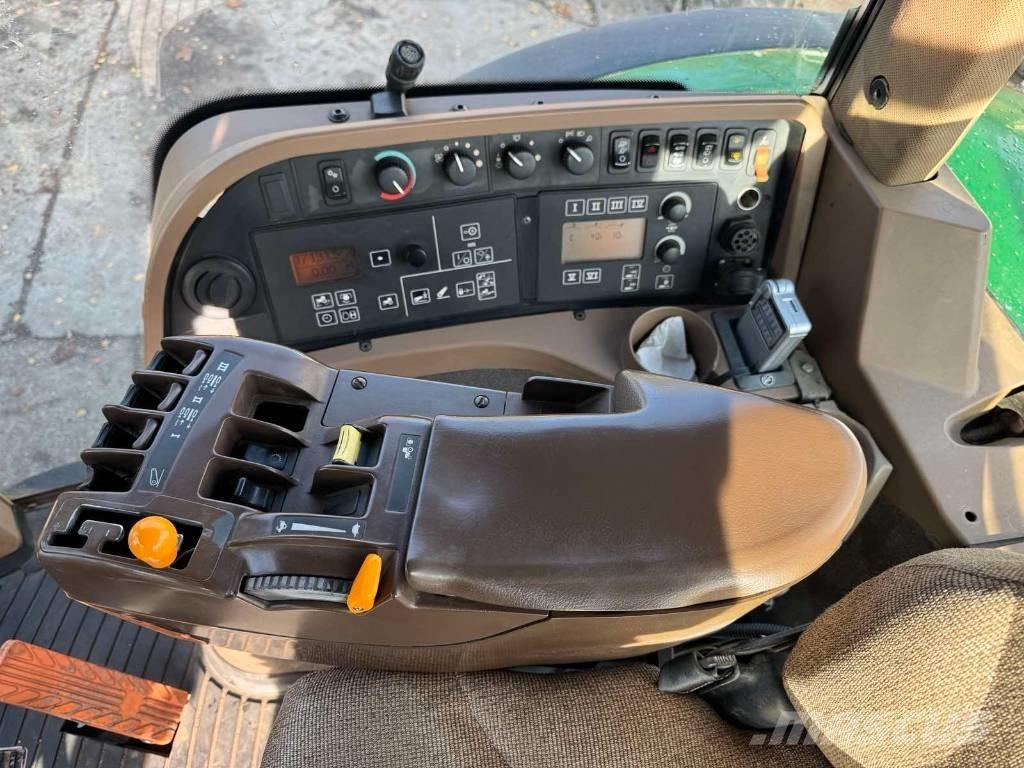 John Deere 8330 Traktoriai