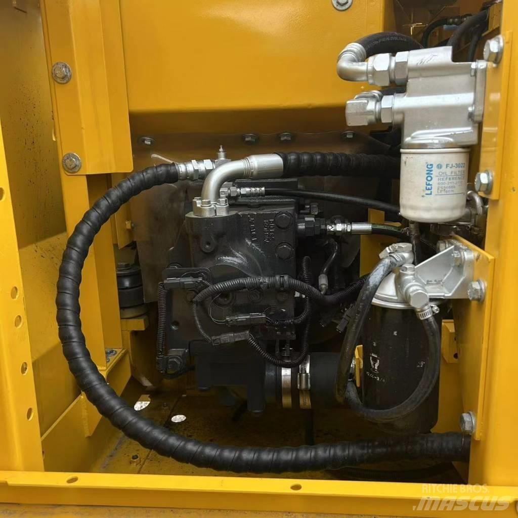 Komatsu 130-7 Vikšriniai ekskavatoriai