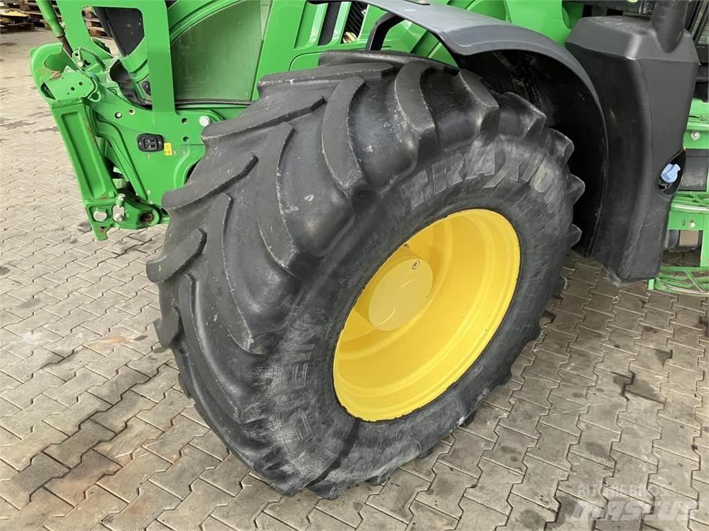 John Deere 6155R Traktoriai