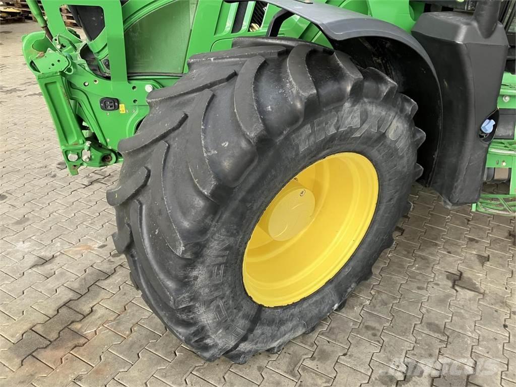 John Deere 6155R Traktoriai