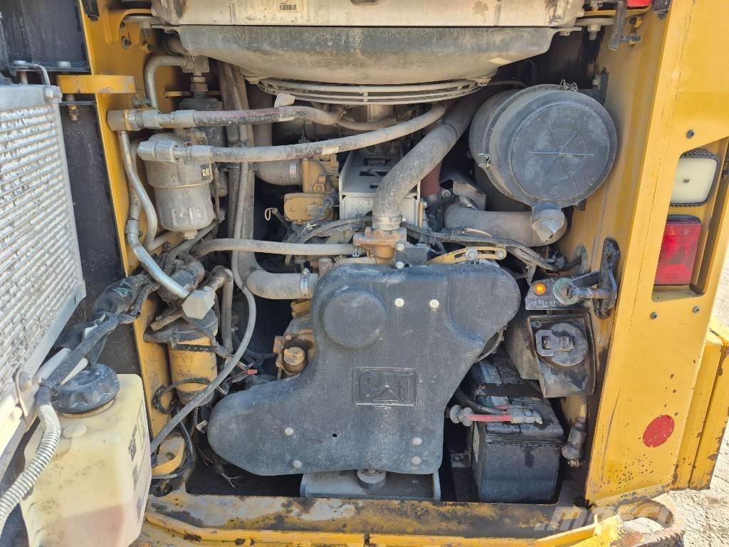 CAT 272 D Krautuvai su šoniniu pasukimu