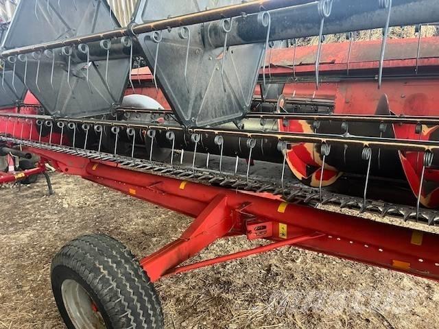 Massey Ferguson 30 Derliaus nuėmimo kombainai