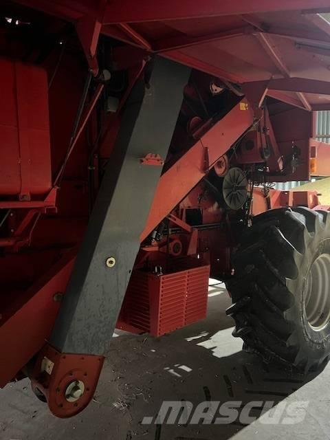 Massey Ferguson 30 Derliaus nuėmimo kombainai